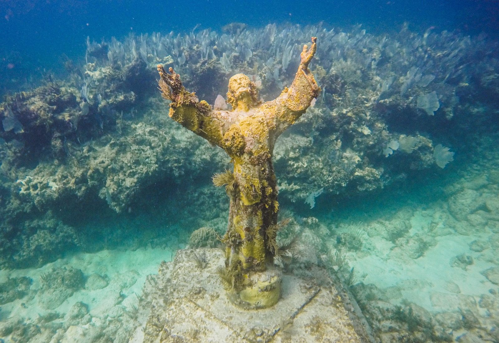scuba-diving-grecian-rocks-christ-of-the-abyss