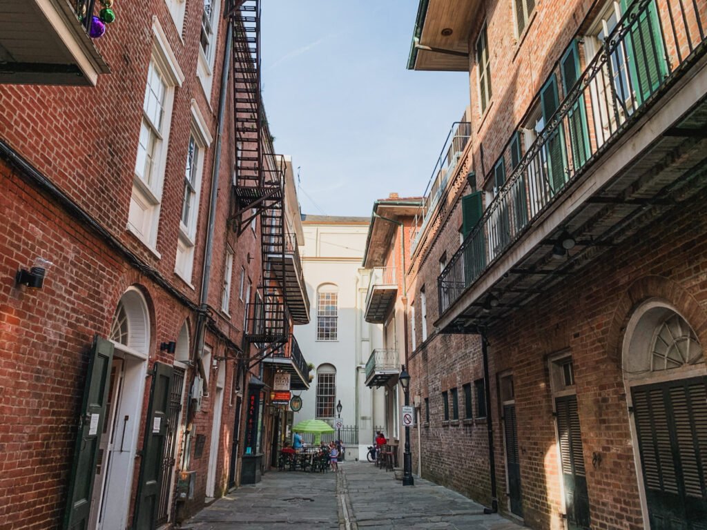 pirate's alley in new orleans