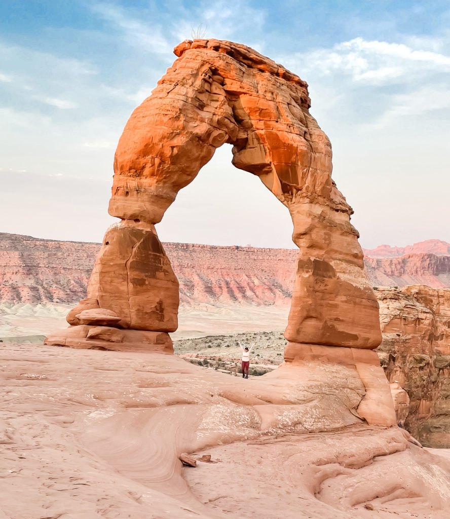 sunrise hike to delicate arch amazing epic hikes in arches