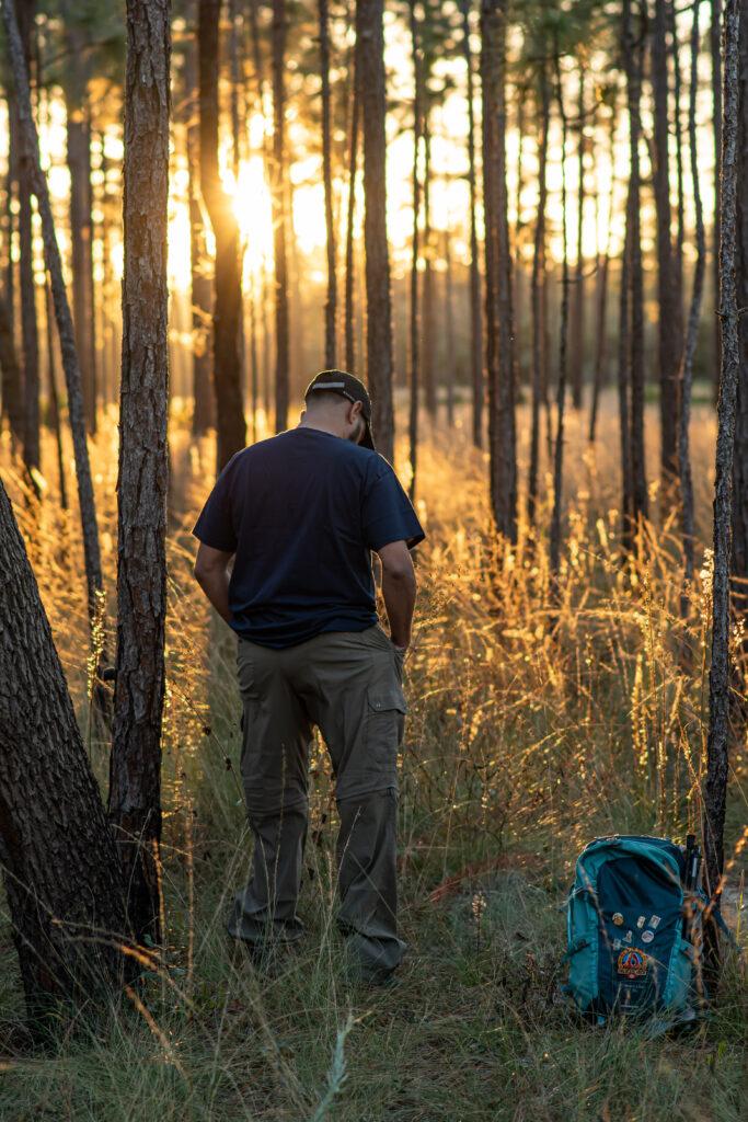 carlos wearing his KÜHL convertible cargo hiking pants for our wekiva springs hike