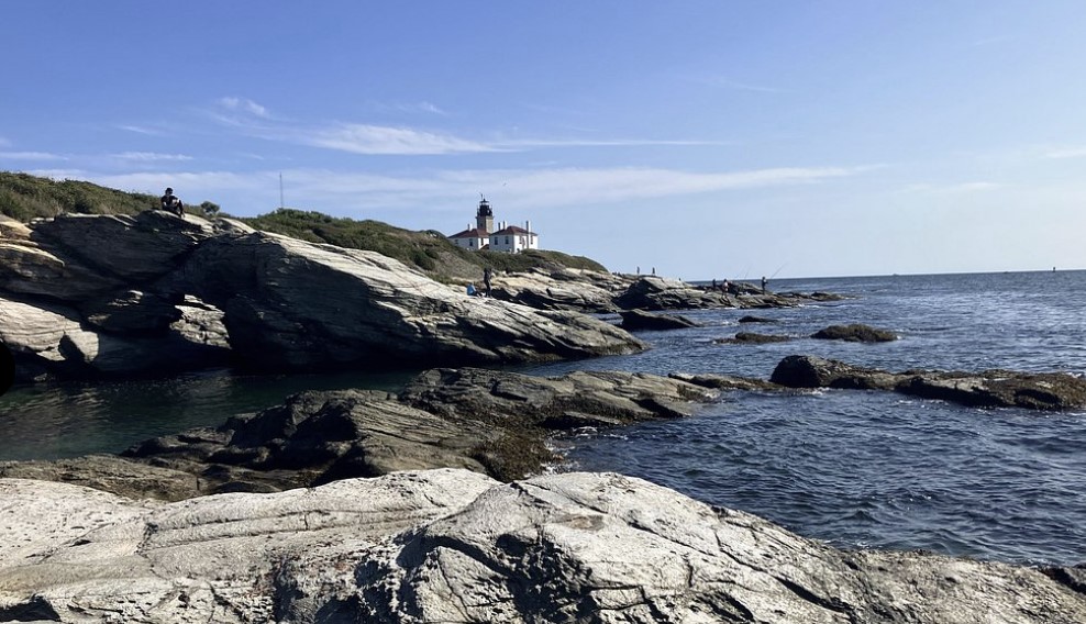 beavertail lighthouse in rhode island